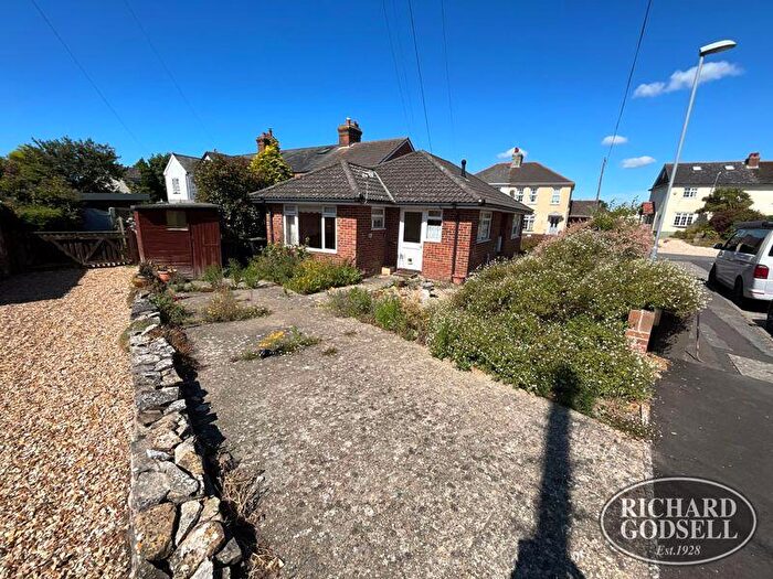 2 Bedroom Detached Bungalow For Sale In Mudeford, Christchurch, BH23