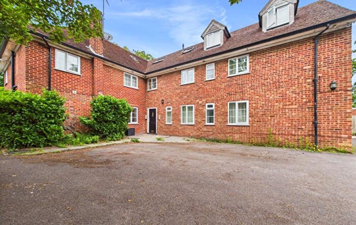 2 Bedroom Apartment For Sale In Kentwood Hill, Tilehurst, Reading, Berkshire, RG31