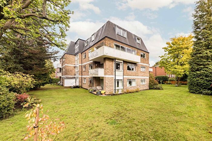 2 Bedroom Flat To Rent In St. Georges Road, Weybridge, KT13