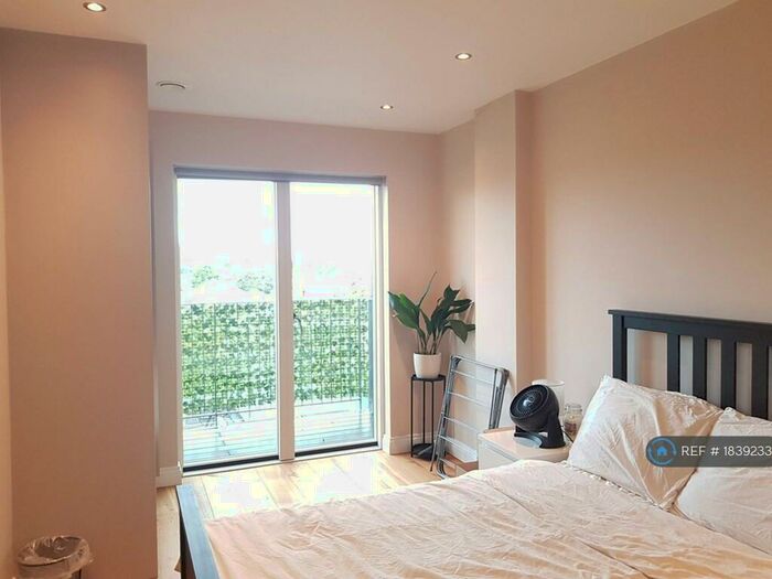 2 Bedroom Flat To Rent In Lyden Court, London, N19