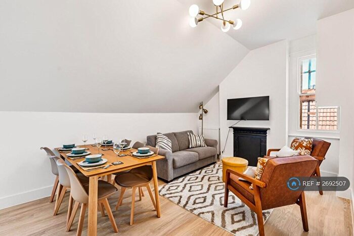 3 Bedroom Flat To Rent In Sackville Gardens, Hove, BN3