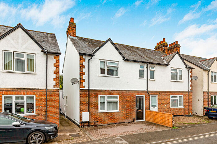 3 Bedroom Semi-Detached House For Sale In Hollow Way, Oxford, OX4