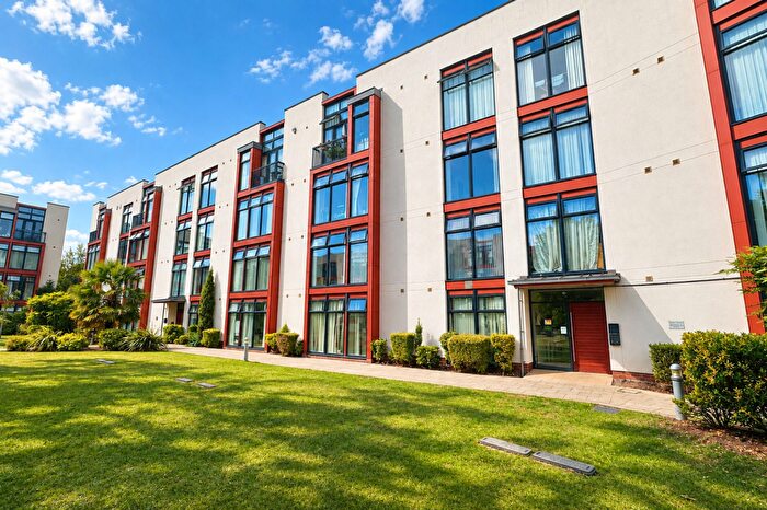 2 Bedroom Flat For Sale In Altrincham Road, Acorn House, M22