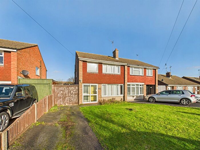 3 Bedroom Semi Detached House For Sale In Broughton Avenue, Broughton, Aylesbury, HP20