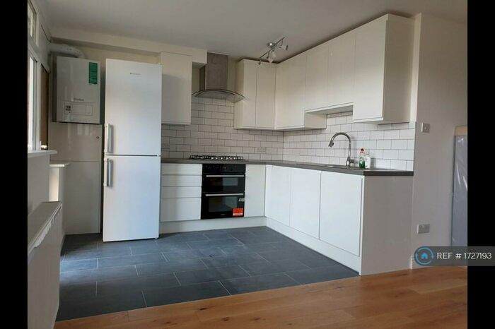 3 Bedroom Flat To Rent In Aldgate, London, E1