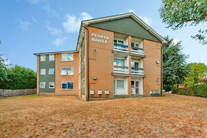 1 Bedroom Flat For Sale In London Road, Redhill, RH1