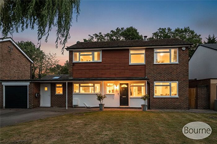 4 Bedroom Detached House For Sale In Fernhill Close, Woking, Surrey, GU22