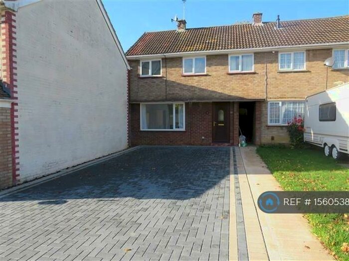 3 Bedroom Semi-Detached House To Rent In Caernarvon Crescent, Bletchley, Milton Keynes, MK3