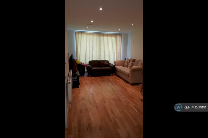 2 Bedroom Flat To Rent In High Rd, Ilford, IG1