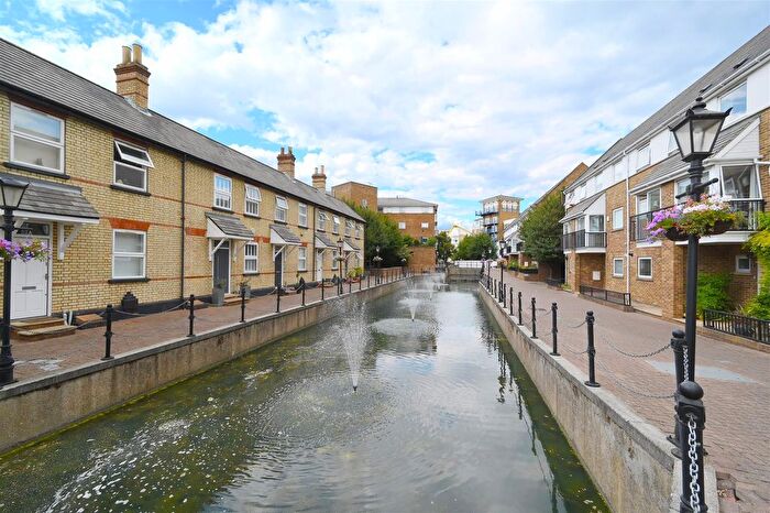 4 Bedroom End Of Terrace House For Sale In Albert Mews, Limehouse, E14