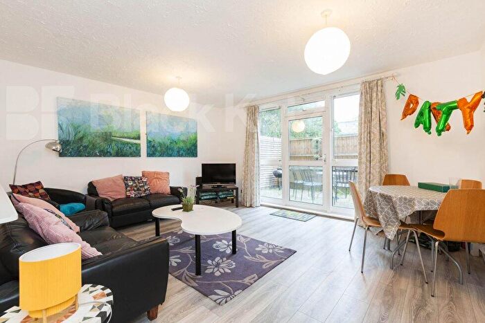 3 Bedroom Flat To Rent In Bayham Street, Camden, NW1