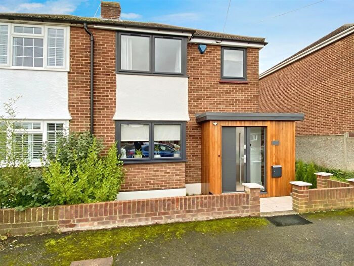 3 Bedroom Semi-Detached House To Rent In Central Park Gardens, Chatham, ME4