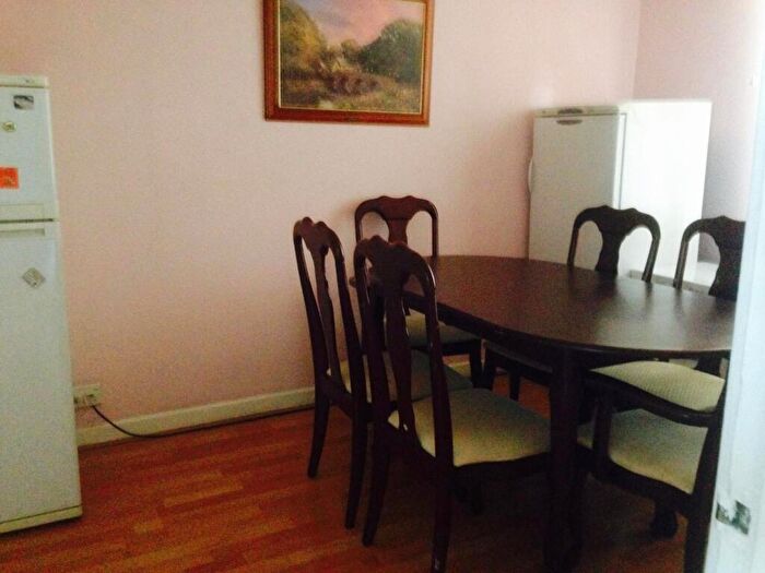 5 Bedroom Flat To Rent In Marston House, Redhill, RH1