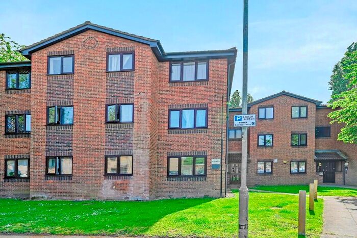 1 Bedroom Flat To Rent In Pittman Gardens, Ilford, IG1