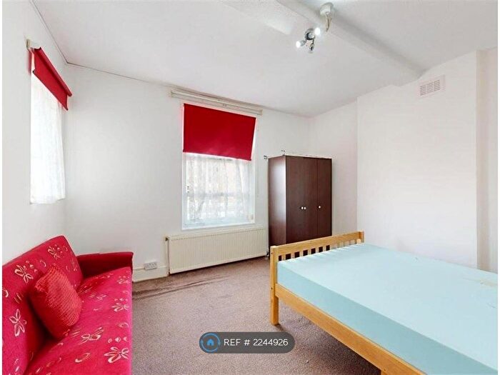 2 Bedroom Flat To Rent In Derby Lodge, London, WC1X