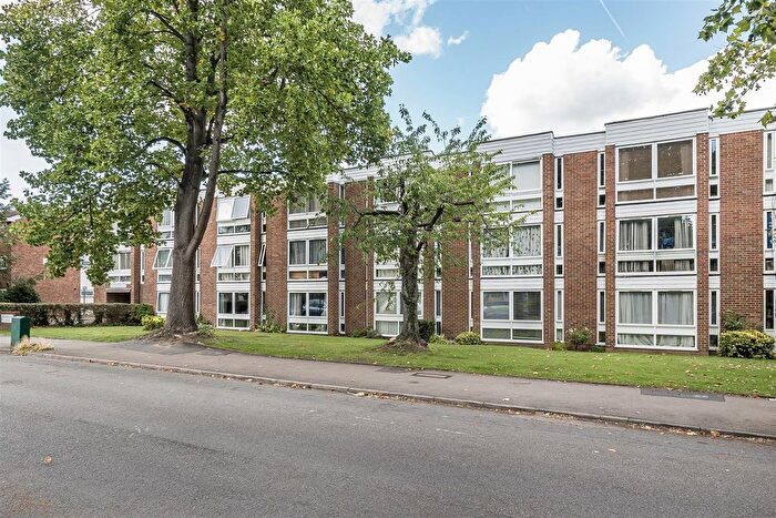 1 Bedroom Flat For Sale In Charminster Court, Surbiton, KT6