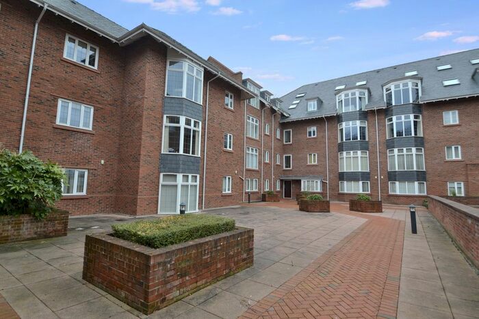 3 Bedroom Flat To Rent In Station Road, Wilmslow, SK9