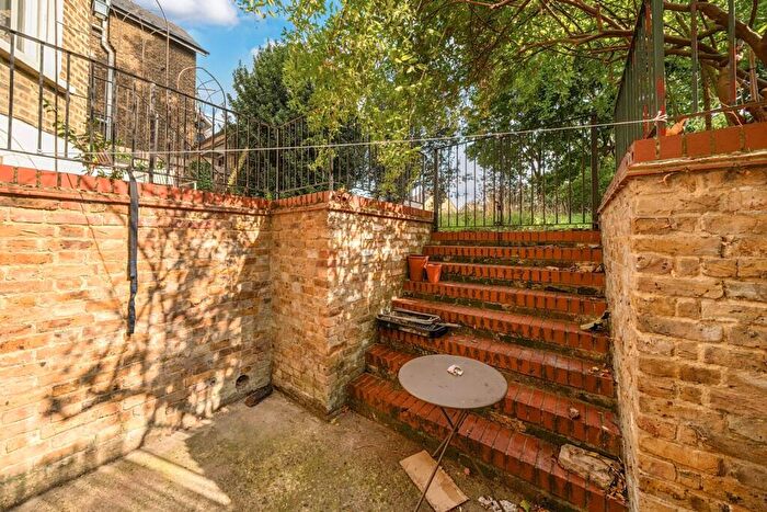 2 Bedroom Flat For Sale In Eltham Road, Lee, London, SE12