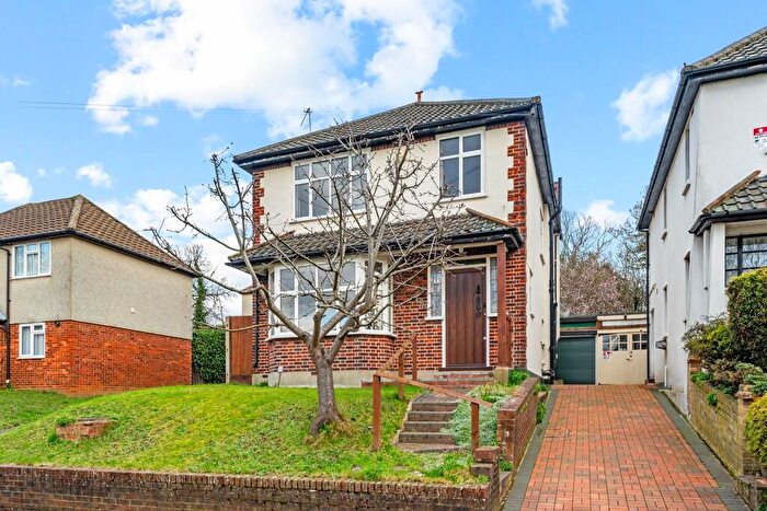 3 Bedroom Detached House For Sale In Rookwood Avenue, Wallington, SM6