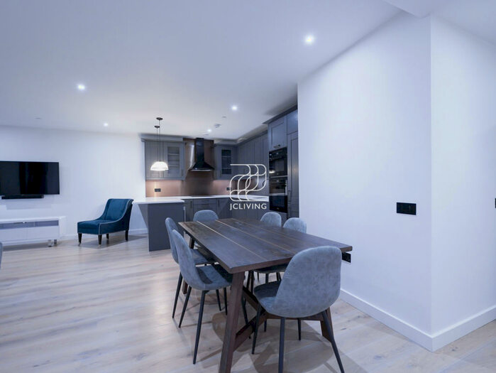 3 Bedroom Flat To Rent In Emery Way, London, E1W