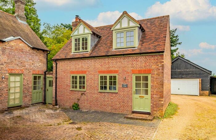 1 Bedroom Cottage To Rent In The Stables Courtyard Cottage, Barwythe Hall, Pedley Hill, Bedfordshire, LU6