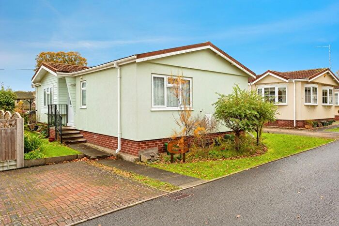 2 Bedroom Park Home For Sale In Broadway Park, The Causeway, Petersfield, Hampshire, GU31