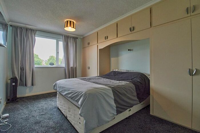 2 Bedroom Flat For Sale In Clifton Court, Hinckley, LE10