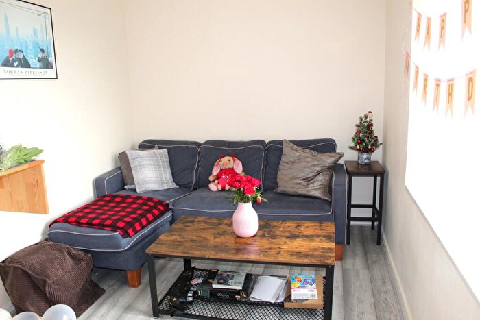 3 Bedroom Apartment To Rent In Mincinglake Road, Stoke Hill, Exeter, EX4