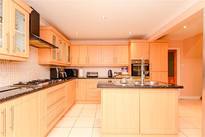 4 Bedroom Semi Detached House For Sale In Upper Wickham Lane, Welling, Kent, DA16