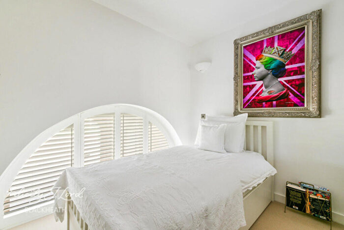 2 Bedroom End Of Terrace House For Sale In Parade Ground Path, London, SE18