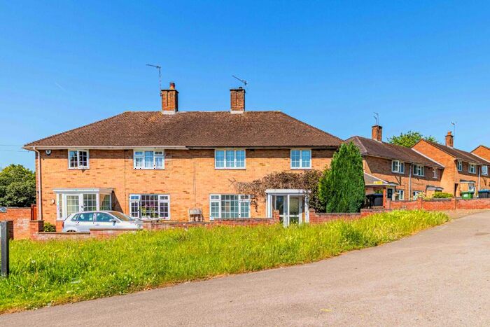 4 Bedroom Semi-Detached House To Rent In Walking Distance To Local Schools, HP1