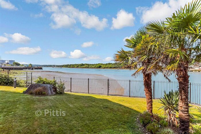 3 Bedroom Flat For Sale In Medina View, East Cowes, Isle Of Wight, PO32