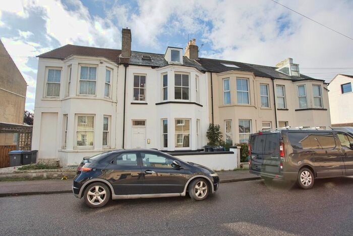 2 Bedroom Flat To Rent In Canada Road, Walmer, Deal, CT14