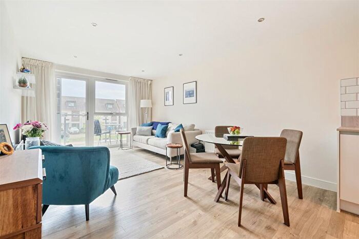 2 Bedroom Apartment For Sale In Wallingford Way, Maidenhead, SL6