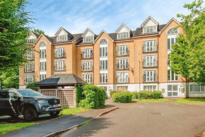 2 Bedroom Apartment For Sale In Beverley Mews, Crawley, RH10