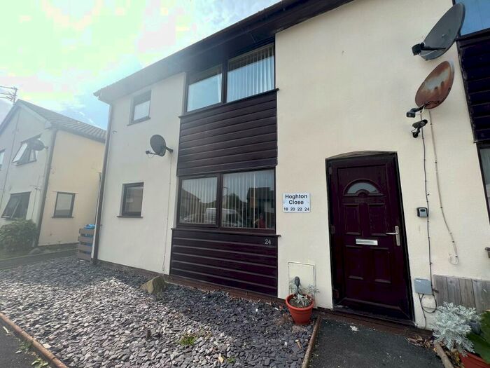 Flat To Rent In Hoghton Close, Lytham St.Annes, FY8