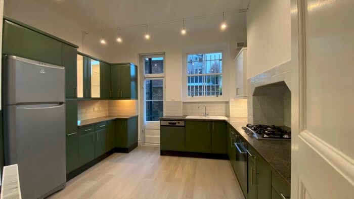 4 Bedroom Flat To Rent In Drayton Gardens, SW10