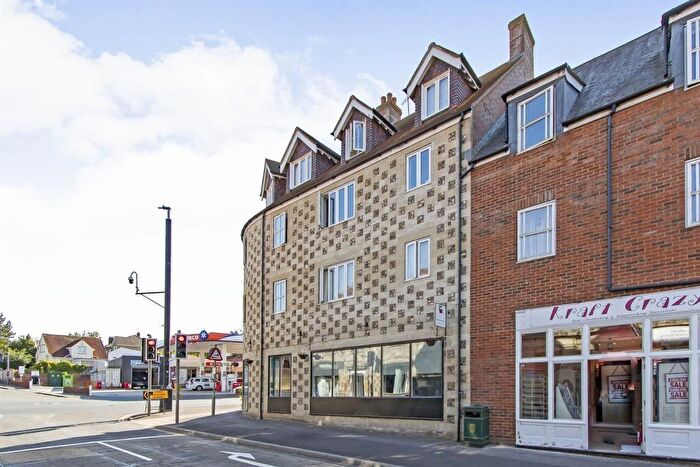 2 Bedroom Flat To Rent In Stonehenge Walk, Amesbury, SP4