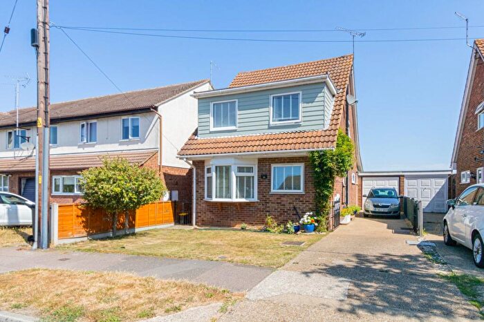 3 Bedroom Detached House For Sale In Station Avenue, Rayleigh, SS6