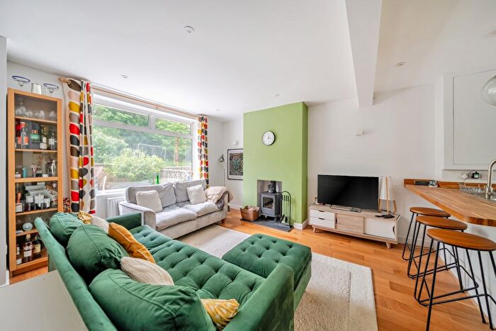 4 Bedroom Bungalow To Rent In Holcombe Close, Bathampton, Bath, BA2