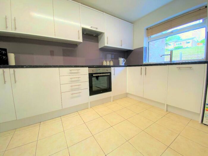 4 Bedroom Terraced House To Rent In Bed Student Home - Hovenden Close, Canterbury, CT2