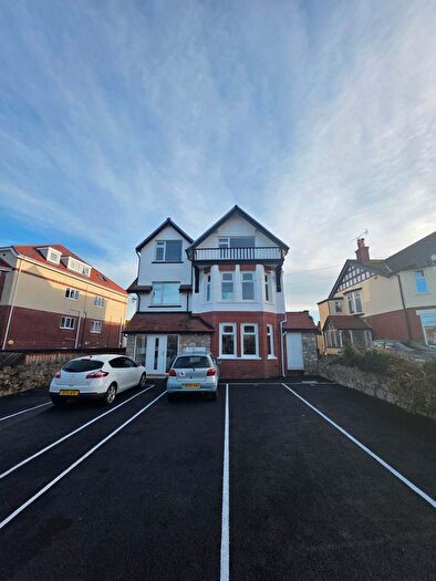 3 Bedroom Flat To Rent In College Avenue, Rhos On Sea, LL28