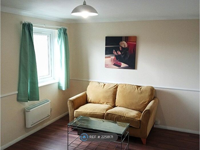 2 Bedroom Flat To Rent In Gurney Close, Barking, IG11