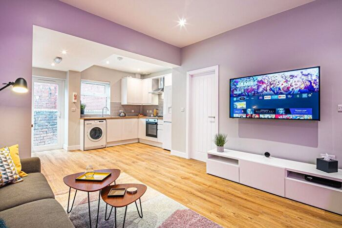 5 Bedroom House To Rent In Vincent Road, Sheffield, S7