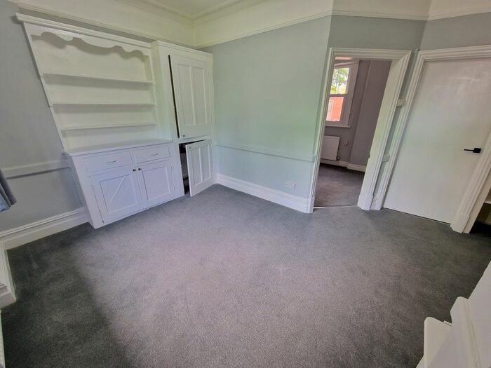 1 Bedroom Flat To Rent In Golfe Road, Ilford, IG1