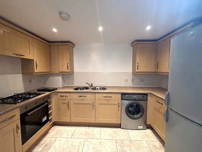 2 Bedroom Flat To Rent In Richmond Court, Exeter, EX4