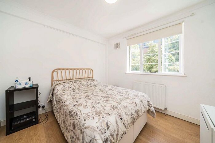 2 Bedroom Flat For Sale In Uxbridge Road, Ealing, W5