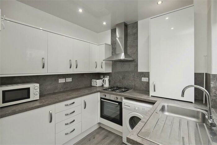 2 Bedroom Flat To Rent In St Clair Road, Edinburgh, EH6