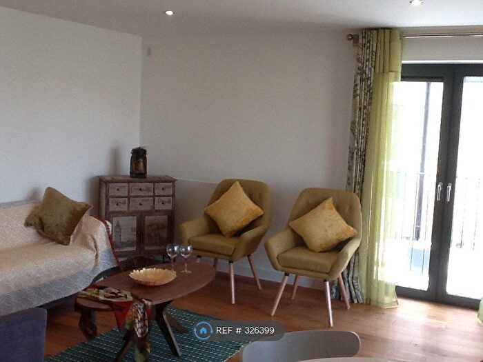 2 Bedroom Flat To Rent In Bramah Road, London, SW9