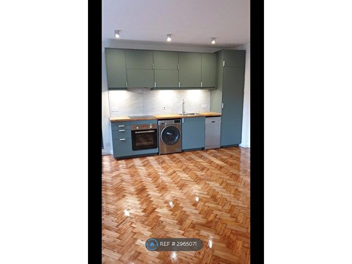 1 Bedroom Flat To Rent In Charman Road, Redhill, RH1